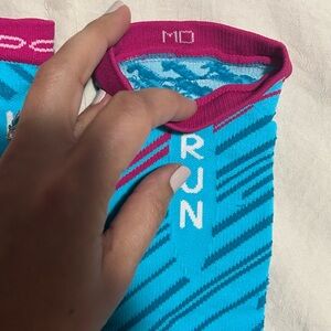 Brooks Run Happy Compression Sleeves